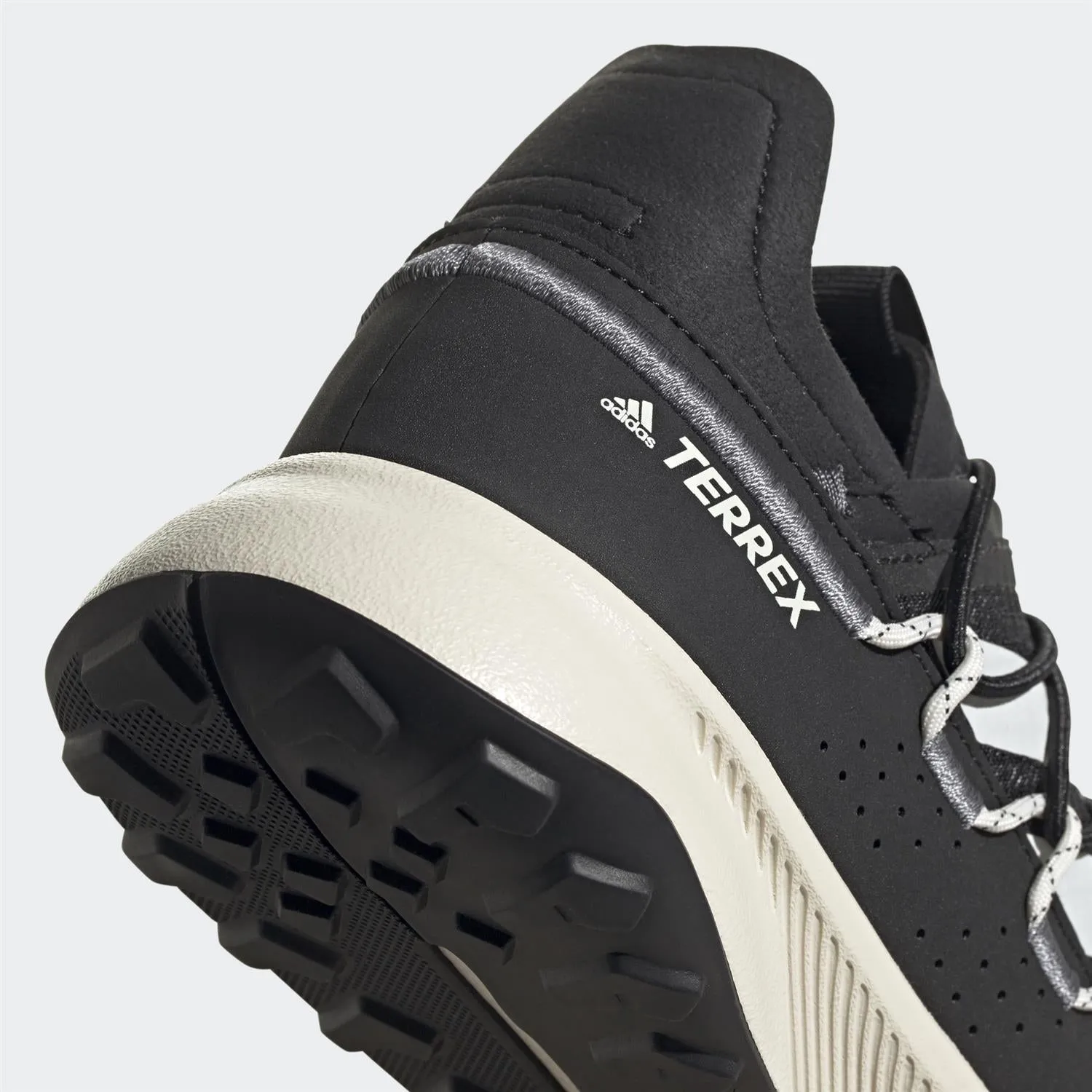 02426 Adidas Terrex Voyager 21 W