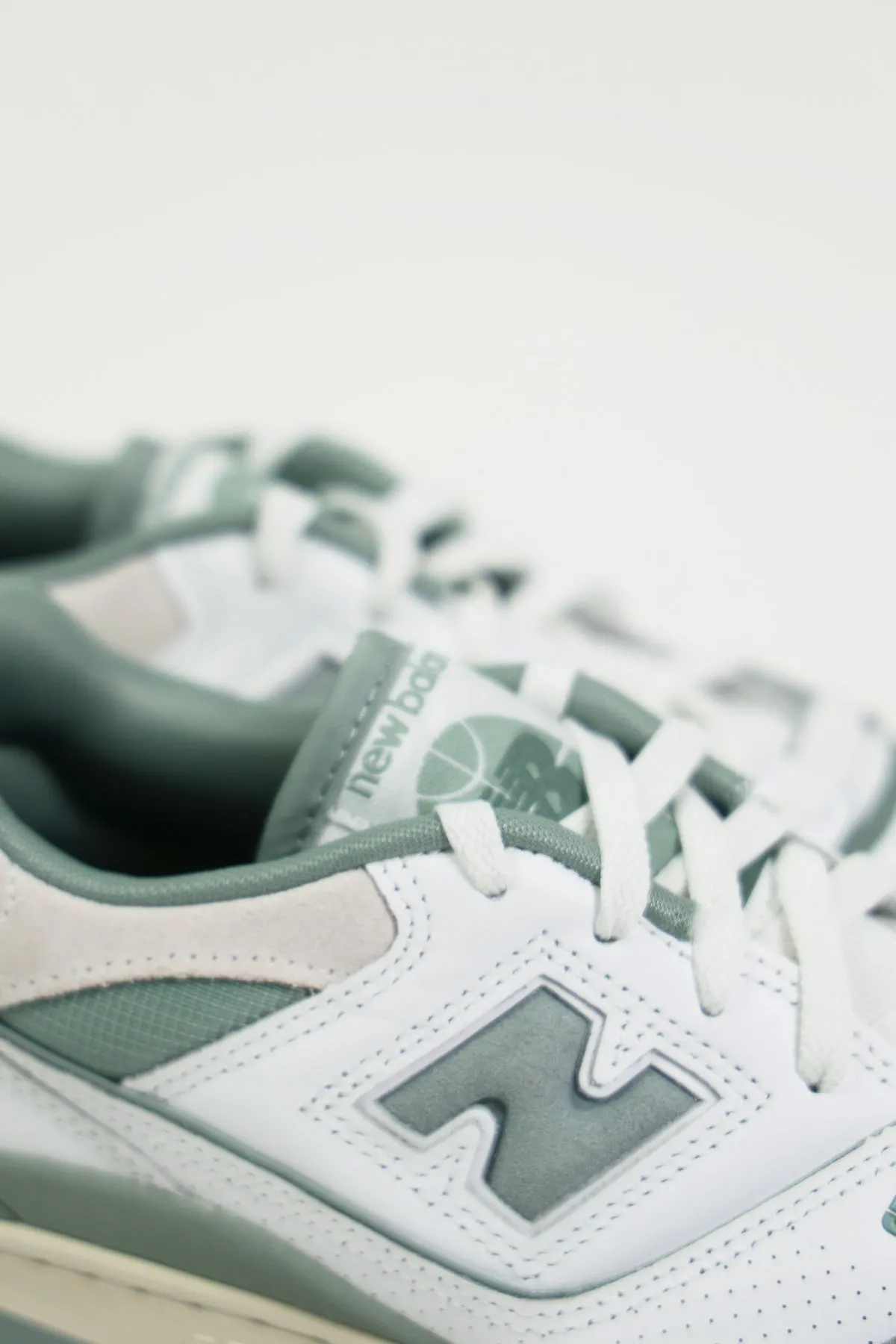 550 - White/Green