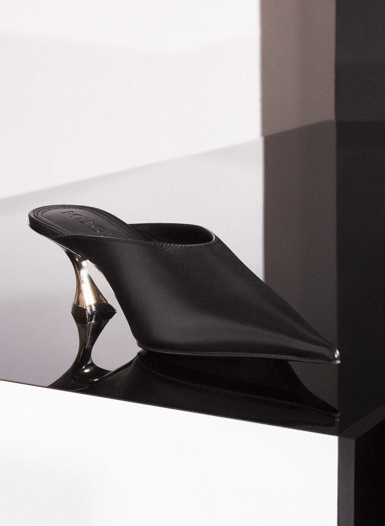 Black leather Fang 55 mules