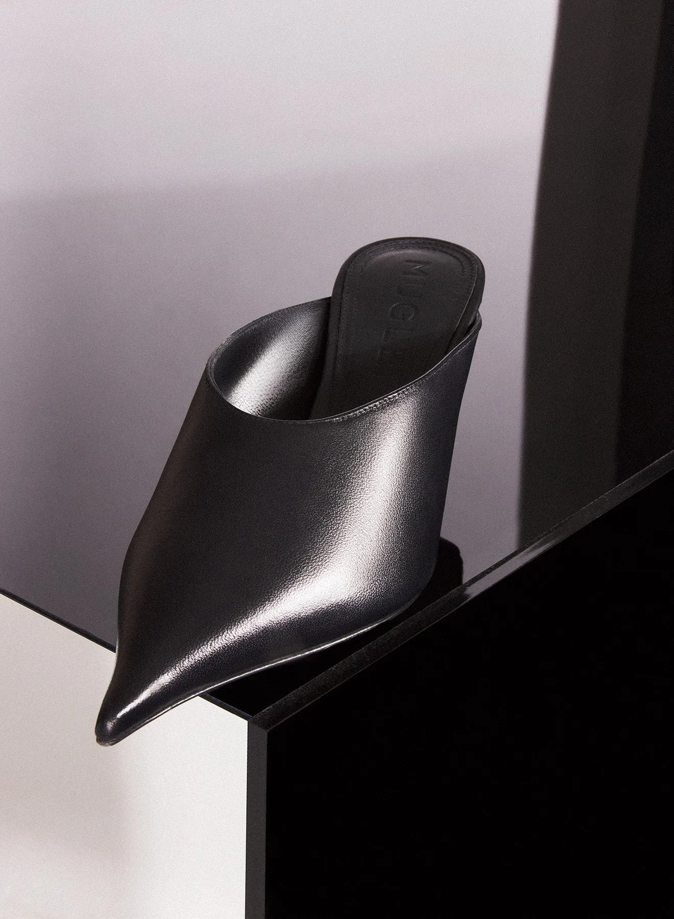 Black leather Fang 55 mules