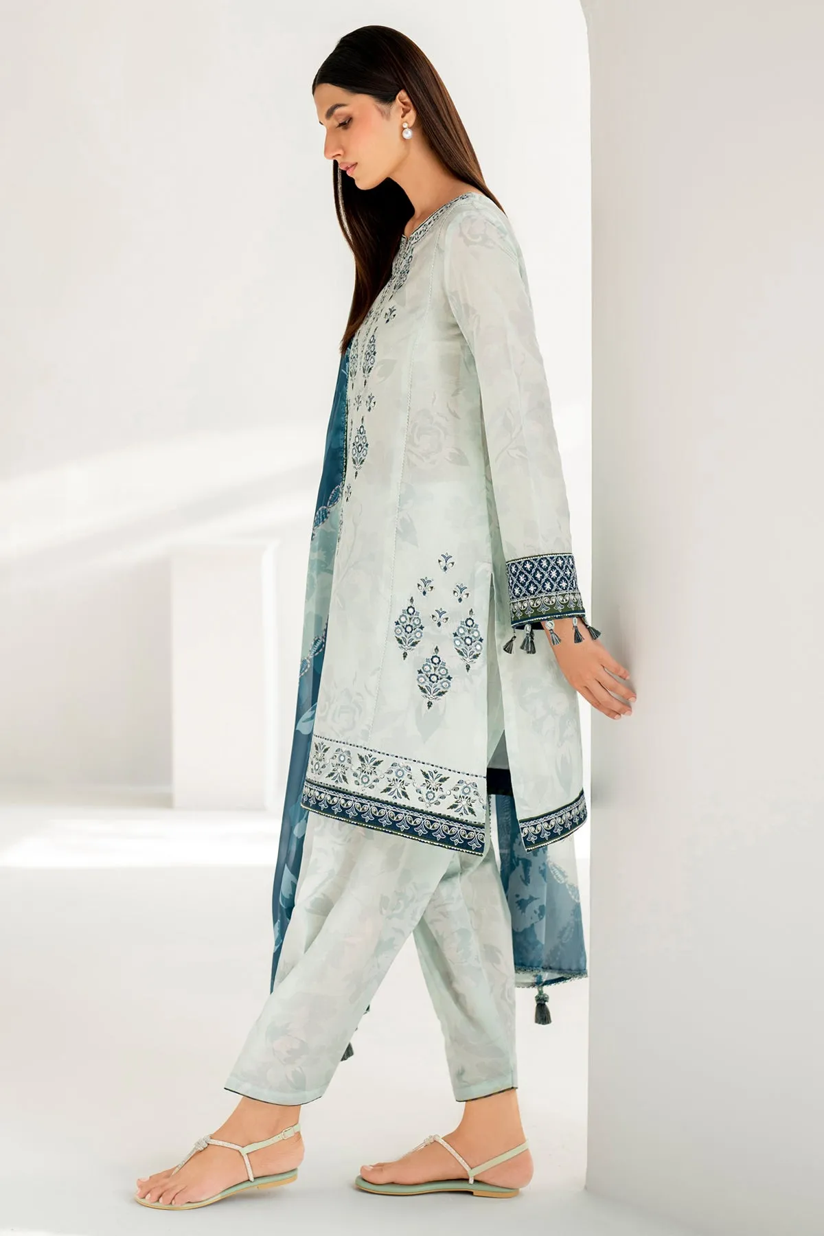 Embroidered Lawn USE - 9095