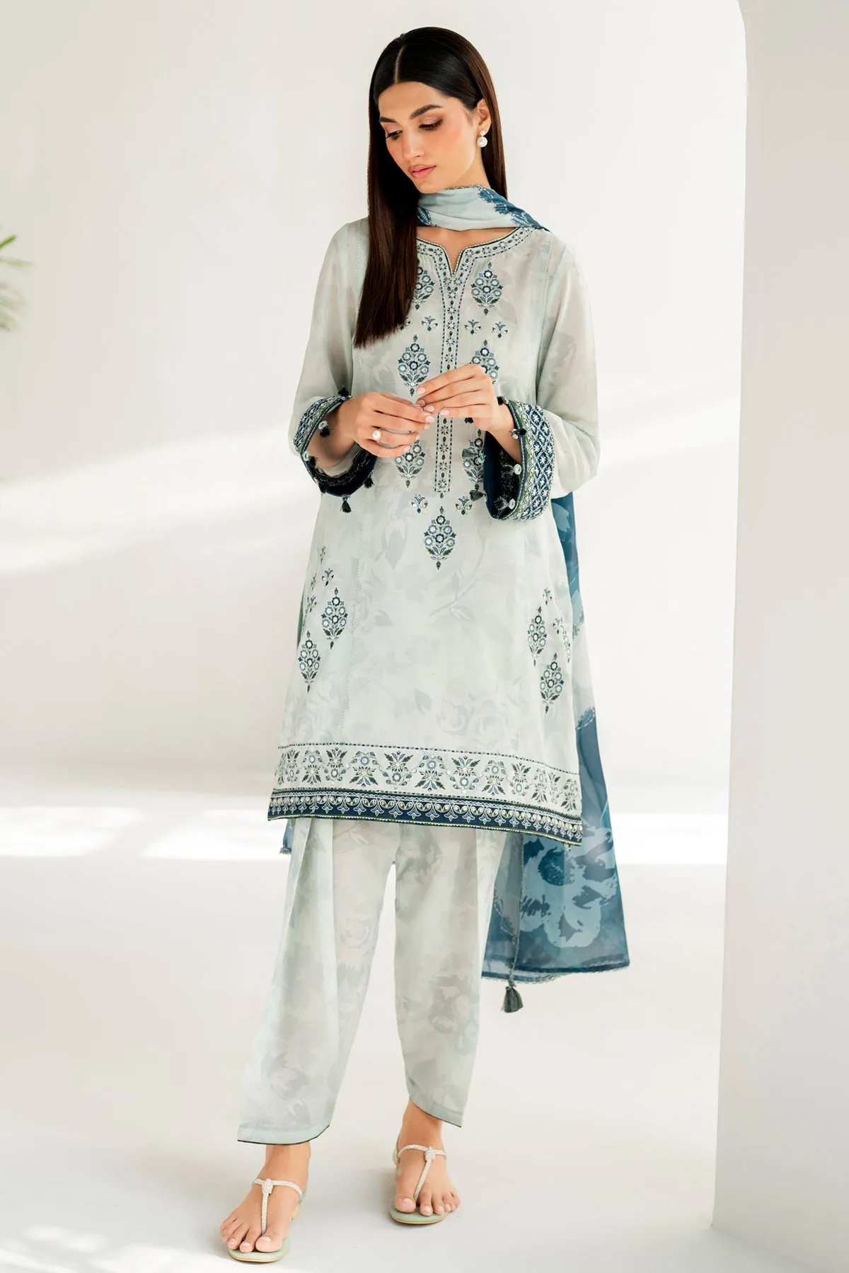 Embroidered Lawn USE - 9095